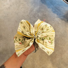 Load image into Gallery viewer, Frea Vintage - Hair Bow Clip
