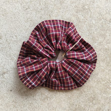 Load image into Gallery viewer, Clement House - Scrunchie SS25
