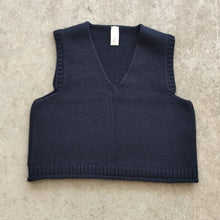 Load image into Gallery viewer, Yetton - The V Neck Vest In Navy
