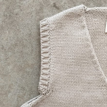 Load image into Gallery viewer, Yetton - The V Neck Vest In Oat
