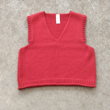 Load image into Gallery viewer, Yetton - The V Neck Vest In Red

