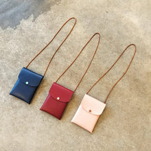 Load image into Gallery viewer, Shrew - Sherald Cross Body Leather Bag
