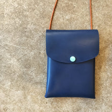 Load image into Gallery viewer, Shrew - Sherald Cross Body Leather Bag
