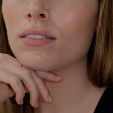 Load image into Gallery viewer, JUNI Cosmetics - Rejuvenating Lip Treatment
